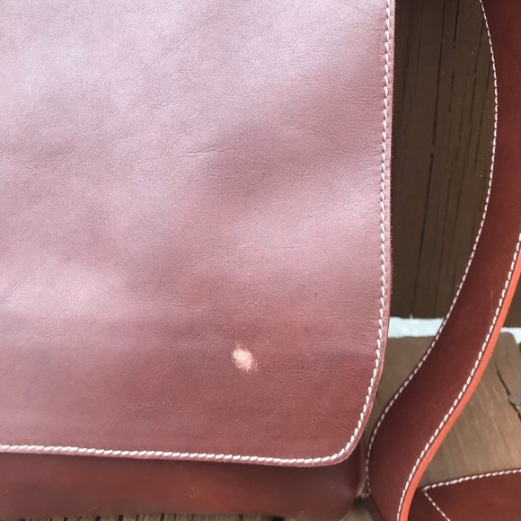 Peruzzi Italian Leather Messenger Bag - Picture 2 of 5